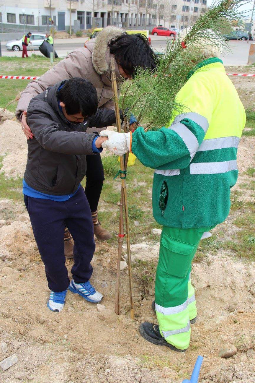 PLANTACION DIA DEL ARBOL